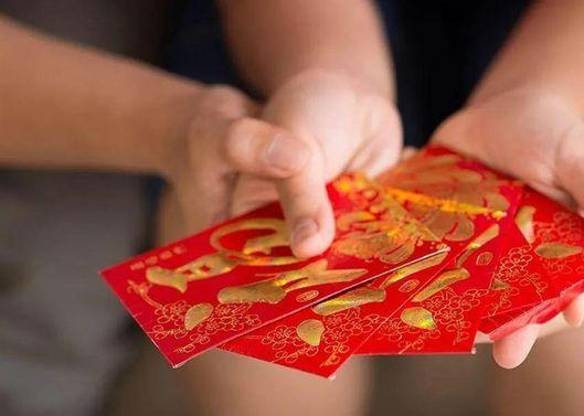 關懷員工父母，爲(wéi / wèi)員工父母設置關懷金制度
